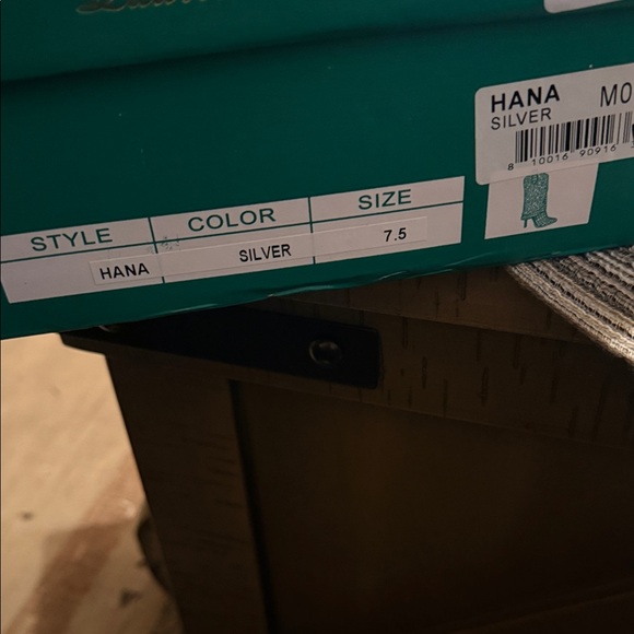 ⭐️$25⭐️Lauren Lorraine Silver and Black Embellished Women's Boots size 7.5 NIB - Picture 5 of 5